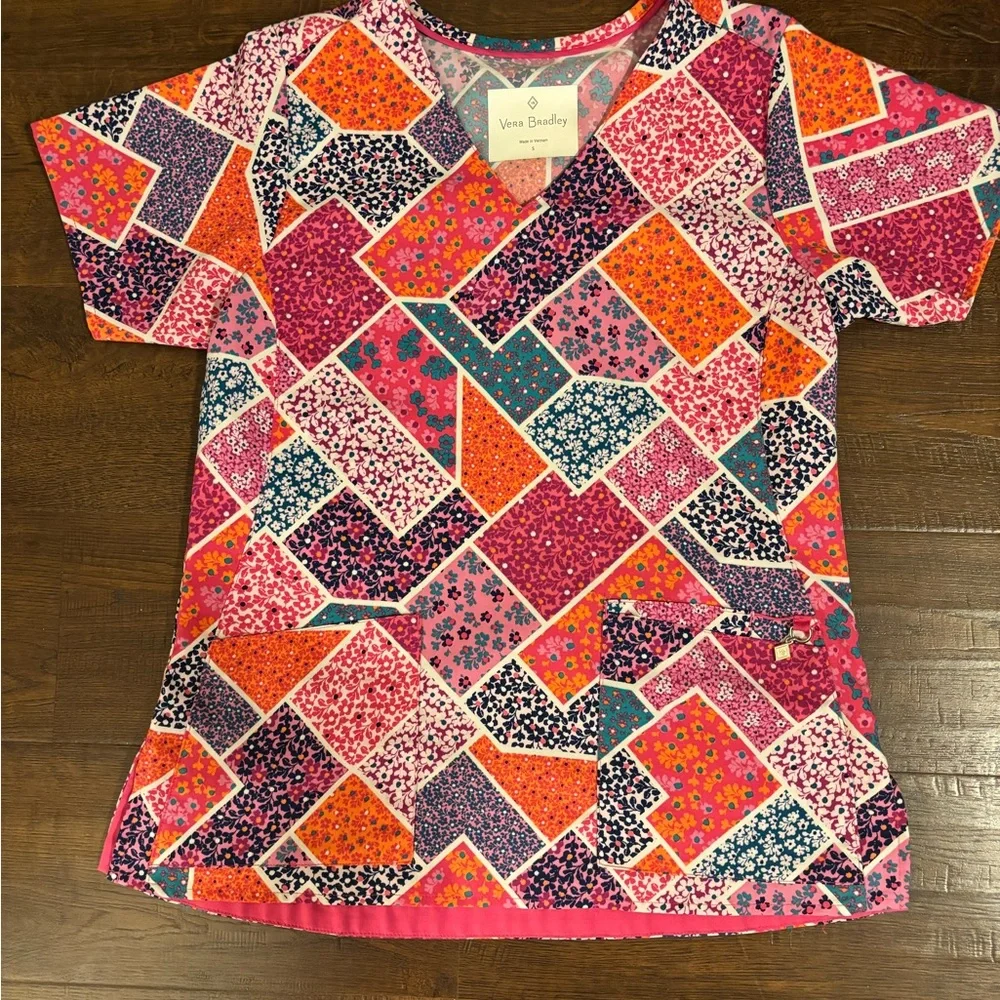 Vera Bradley Lot of Scrub Tops - Picture 2 of 11